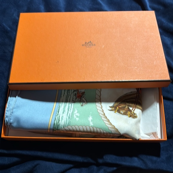 Hermes scarf size 90 - Picture 4 of 4